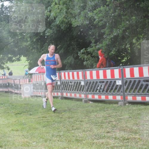 21.06.2025 - 27. Vierlanden-Triathlon KatJ http://msf.ph/oto/8036561 15.06.2025 14:15:23 Ziel 1278 meine-sportfotos.de