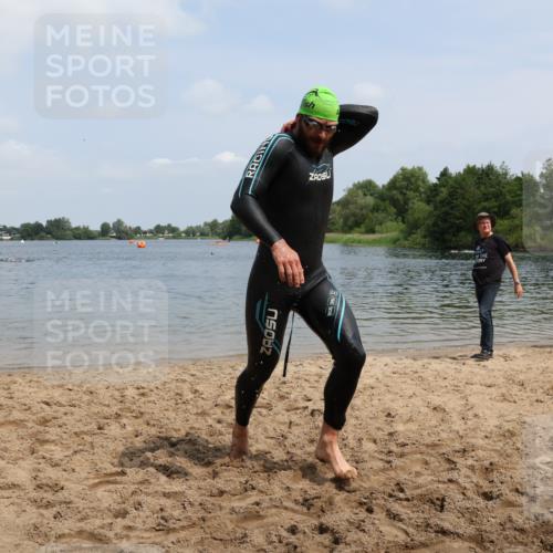 21.06.2025 - 27. Vierlanden-Triathlon Lena Gebhardt http://msf.ph/oto/8036562 15.06.2025 11:59:42 Schwimmen 997 meine-sportfotos.de