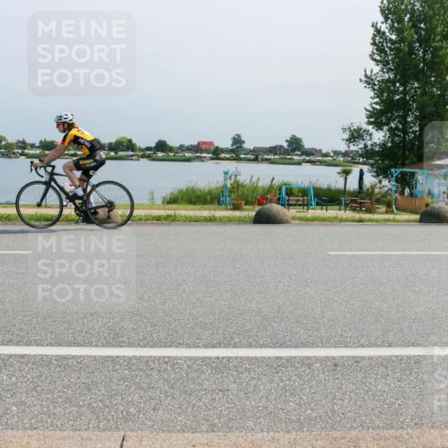 21.06.2025 - 27. Vierlanden-Triathlon H.Heesch http://msf.ph/oto/8036563 15.06.2025 11:46:13 Radfahren 215, 663, 803, 886 meine-sportfotos.de