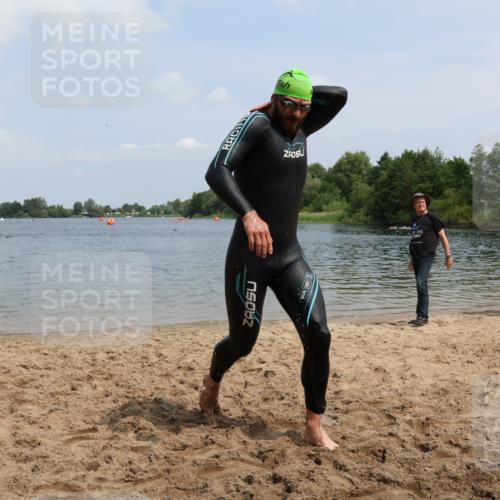 21.06.2025 - 27. Vierlanden-Triathlon Lena Gebhardt http://msf.ph/oto/8036564 15.06.2025 11:59:42 Schwimmen 997 meine-sportfotos.de