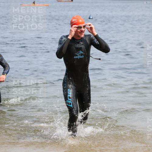 21.06.2025 - 27. Vierlanden-Triathlon Lena Gebhardt http://msf.ph/oto/8036590 15.06.2025 12:00:23 Schwimmen 989 meine-sportfotos.de