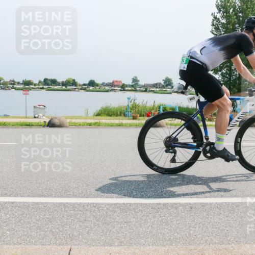 21.06.2025 - 27. Vierlanden-Triathlon H.Heesch http://msf.ph/oto/8036598 15.06.2025 11:46:17 Radfahren 215, 663, 743, 886 meine-sportfotos.de