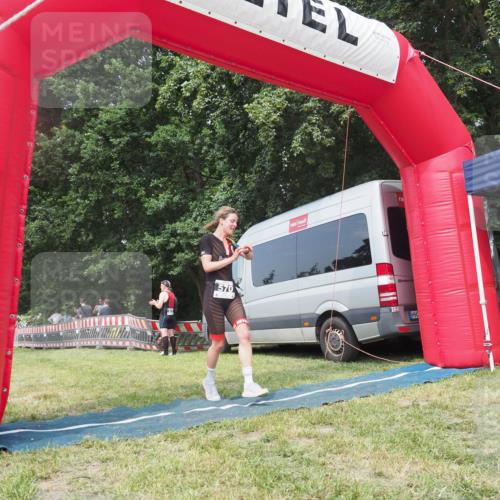 15.06.2025 - 27. Vierlanden-Triathlon KatJ http://msf.ph/oto/8036610 15.06.2025 11:25:35 Schwimmen  meine-sportfotos.de