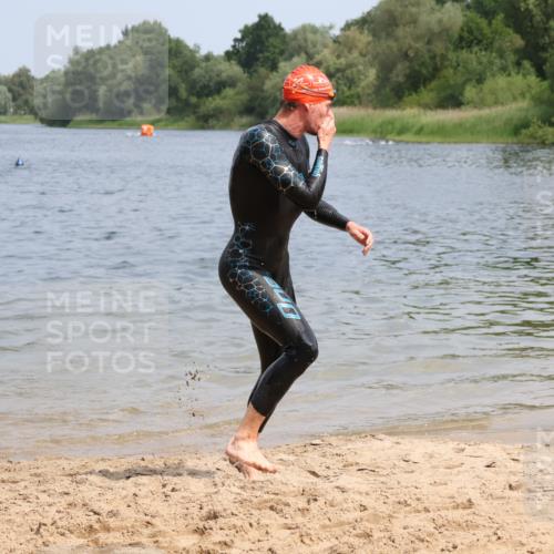 21.06.2025 - 27. Vierlanden-Triathlon Lena Gebhardt http://msf.ph/oto/8036612 15.06.2025 12:00:25 Schwimmen 989 meine-sportfotos.de