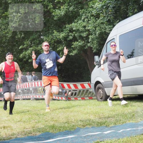 15.06.2025 - 27. Vierlanden-Triathlon KatJ http://msf.ph/oto/8036635 15.06.2025 11:25:50 Schwimmen  meine-sportfotos.de