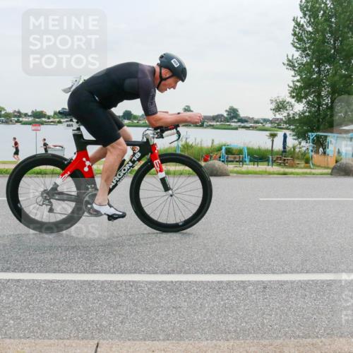 15.06.2025 - 27. Vierlanden-Triathlon H.Heesch http://msf.ph/oto/8036639 15.06.2025 10:49:05 Radfahren 440, 469 meine-sportfotos.de