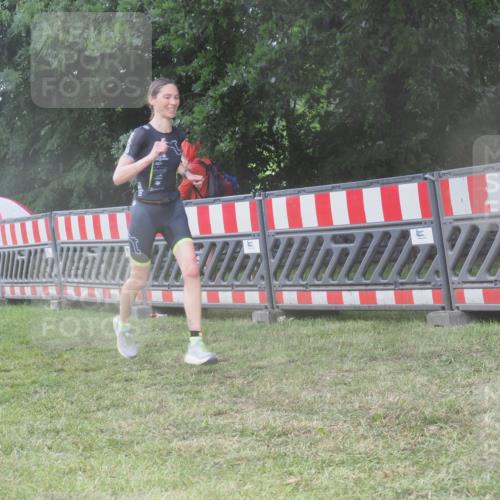 21.06.2025 - 27. Vierlanden-Triathlon KatJ http://msf.ph/oto/8036657 15.06.2025 14:15:35 Ziel 1172, 1211, 1217, 1293, 1309 meine-sportfotos.de