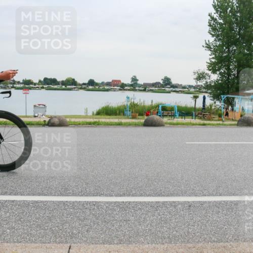 15.06.2025 - 27. Vierlanden-Triathlon H.Heesch http://msf.ph/oto/8036662 15.06.2025 10:49:19 Radfahren 6, 29, 447 meine-sportfotos.de