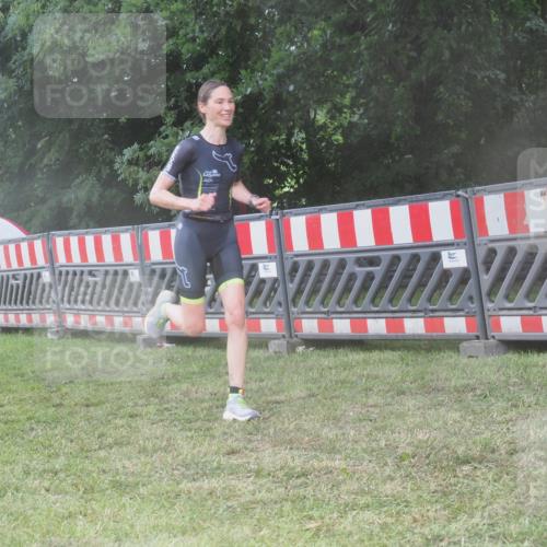 21.06.2025 - 27. Vierlanden-Triathlon KatJ http://msf.ph/oto/8036664 15.06.2025 14:15:35 Ziel 1172, 1211, 1217, 1293, 1309 meine-sportfotos.de