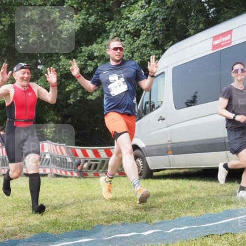 15.06.2025 - 27. Vierlanden-Triathlon KatJ http://msf.ph/oto/8036665 15.06.2025 11:25:50 Schwimmen  meine-sportfotos.de