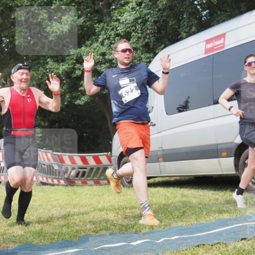 15.06.2025 - 27. Vierlanden-Triathlon KatJ http://msf.ph/oto/8036672 15.06.2025 11:25:50 Schwimmen  meine-sportfotos.de