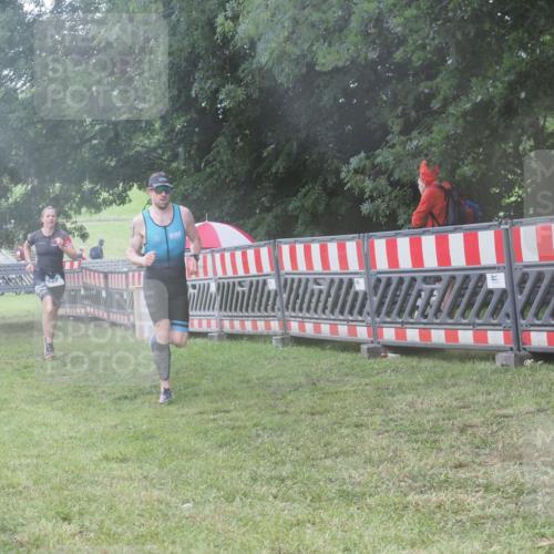 21.06.2025 - 27. Vierlanden-Triathlon KatJ http://msf.ph/oto/8036691 15.06.2025 14:15:39 Ziel 1172, 1217, 1293, 1309 meine-sportfotos.de