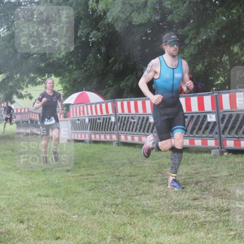 21.06.2025 - 27. Vierlanden-Triathlon KatJ http://msf.ph/oto/8036721 15.06.2025 14:15:40 Ziel 1172, 1210, 1217, 1293, 1309 meine-sportfotos.de