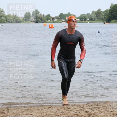 21.06.2025 - 27. Vierlanden-Triathlon Lena Gebhardt http://msf.ph/oto/8036723 15.06.2025 12:01:17 Schwimmen 996 meine-sportfotos.de