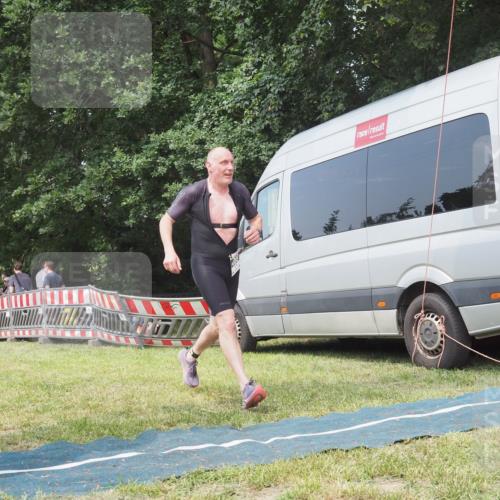 15.06.2025 - 27. Vierlanden-Triathlon KatJ http://msf.ph/oto/8036728 15.06.2025 11:26:05 Schwimmen  meine-sportfotos.de