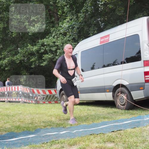 15.06.2025 - 27. Vierlanden-Triathlon KatJ http://msf.ph/oto/8036733 15.06.2025 11:26:05 Schwimmen  meine-sportfotos.de