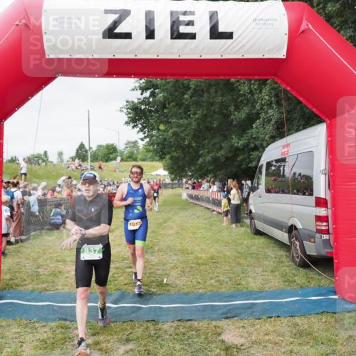 21.06.2025 - 27. Vierlanden-Triathlon MichiJ http://msf.ph/oto/8036737 15.06.2026 13:06:00 Ziel 692, 837, 1017 meine-sportfotos.de