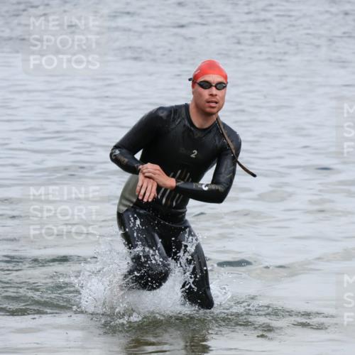 21.06.2025 - 27. Vierlanden-Triathlon Lena Gebhardt http://msf.ph/oto/8036747 15.06.2025 12:01:51 Schwimmen 998 meine-sportfotos.de