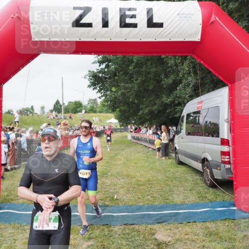 21.06.2025 - 27. Vierlanden-Triathlon MichiJ http://msf.ph/oto/8036750 15.06.2026 13:06:00 Ziel 692, 837, 1017 meine-sportfotos.de