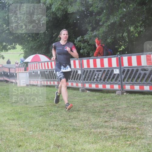 21.06.2025 - 27. Vierlanden-Triathlon KatJ http://msf.ph/oto/8036753 15.06.2025 14:15:41 Ziel 1172, 1210, 1217, 1293, 1309 meine-sportfotos.de