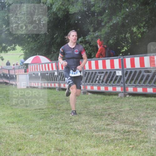 21.06.2025 - 27. Vierlanden-Triathlon KatJ http://msf.ph/oto/8036758 15.06.2025 14:15:41 Ziel 1172, 1210, 1217, 1293, 1309 meine-sportfotos.de
