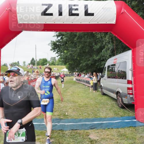 21.06.2025 - 27. Vierlanden-Triathlon MichiJ http://msf.ph/oto/8036760 15.06.2026 13:06:01 Ziel 692, 837, 1017 meine-sportfotos.de