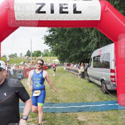 21.06.2025 - 27. Vierlanden-Triathlon MichiJ http://msf.ph/oto/8036772 15.06.2026 13:06:01 Ziel 692, 837, 1017 meine-sportfotos.de