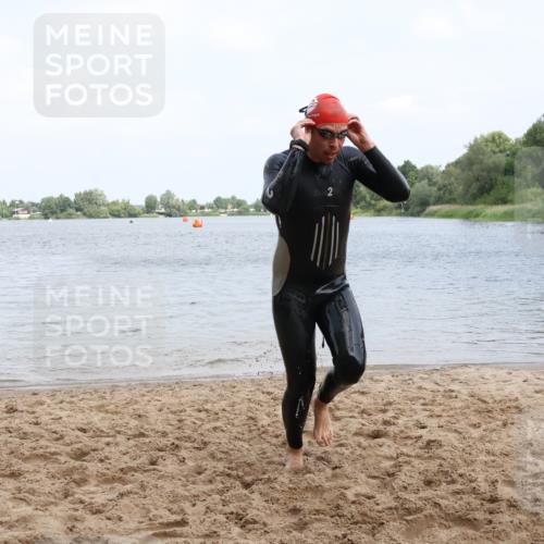 21.06.2025 - 27. Vierlanden-Triathlon Lena Gebhardt http://msf.ph/oto/8036775 15.06.2025 12:01:55 Schwimmen 998 meine-sportfotos.de