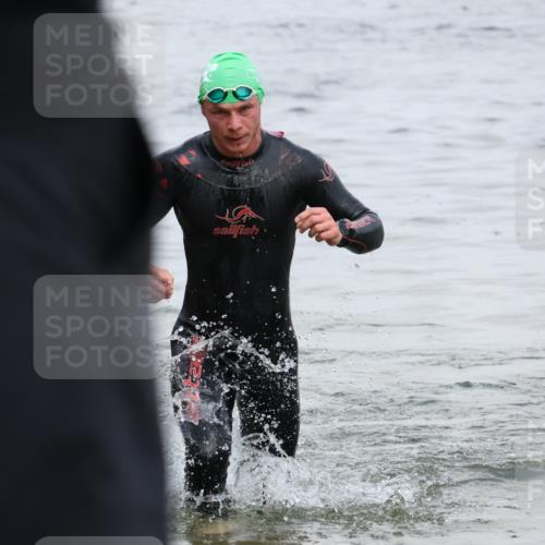 21.06.2025 - 27. Vierlanden-Triathlon Lena Gebhardt http://msf.ph/oto/8036787 15.06.2025 12:02:13 Schwimmen 995 meine-sportfotos.de