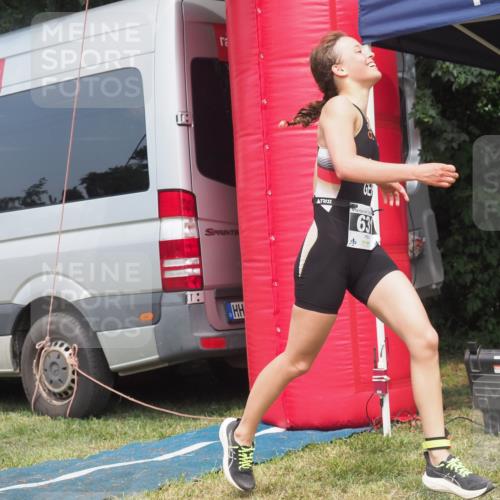 15.06.2025 - 27. Vierlanden-Triathlon KatJ http://msf.ph/oto/8036793 15.06.2025 11:26:09 Schwimmen  meine-sportfotos.de