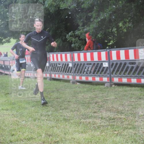 21.06.2025 - 27. Vierlanden-Triathlon KatJ http://msf.ph/oto/8036794 15.06.2025 14:15:45 Ziel 1210, 1217, 1293 meine-sportfotos.de