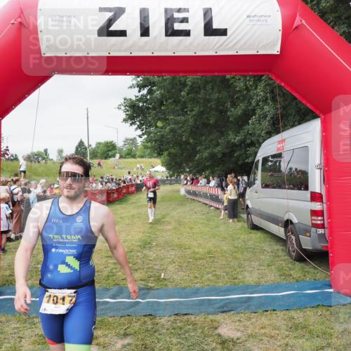 21.06.2025 - 27. Vierlanden-Triathlon MichiJ http://msf.ph/oto/8036796 15.06.2026 13:06:02 Ziel 692, 837, 1017 meine-sportfotos.de