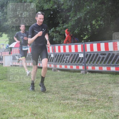 21.06.2025 - 27. Vierlanden-Triathlon KatJ http://msf.ph/oto/8036798 15.06.2025 14:15:45 Ziel 1210, 1217, 1293 meine-sportfotos.de