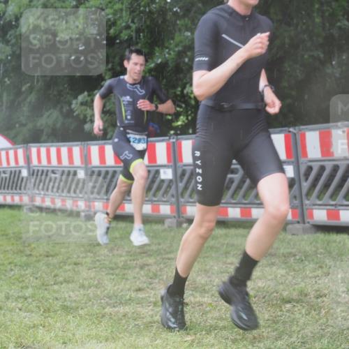 21.06.2025 - 27. Vierlanden-Triathlon KatJ http://msf.ph/oto/8036807 15.06.2025 14:15:46 Ziel 1210, 1217, 1293 meine-sportfotos.de