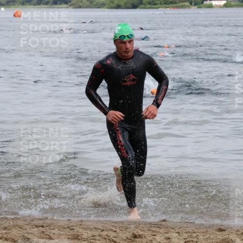 21.06.2025 - 27. Vierlanden-Triathlon Lena Gebhardt http://msf.ph/oto/8036808 15.06.2025 12:02:16 Schwimmen 995 meine-sportfotos.de