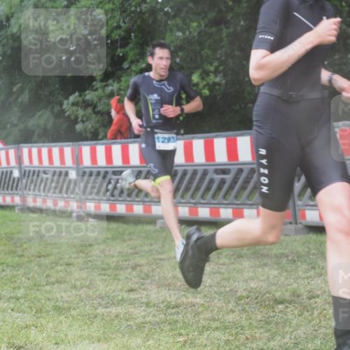 21.06.2025 - 27. Vierlanden-Triathlon KatJ http://msf.ph/oto/8036809 15.06.2025 14:15:46 Ziel 1210, 1217, 1293 meine-sportfotos.de