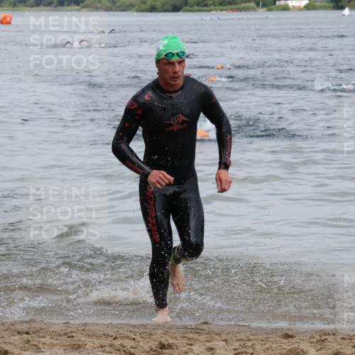 21.06.2025 - 27. Vierlanden-Triathlon Lena Gebhardt http://msf.ph/oto/8036810 15.06.2025 12:02:16 Schwimmen 995 meine-sportfotos.de
