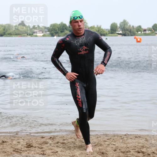 21.06.2025 - 27. Vierlanden-Triathlon Lena Gebhardt http://msf.ph/oto/8036815 15.06.2025 12:02:17 Schwimmen 995 meine-sportfotos.de