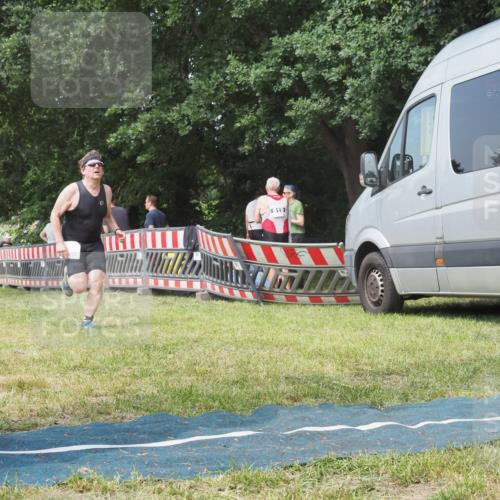 15.06.2025 - 27. Vierlanden-Triathlon KatJ http://msf.ph/oto/8036816 15.06.2025 11:26:25 Schwimmen  meine-sportfotos.de