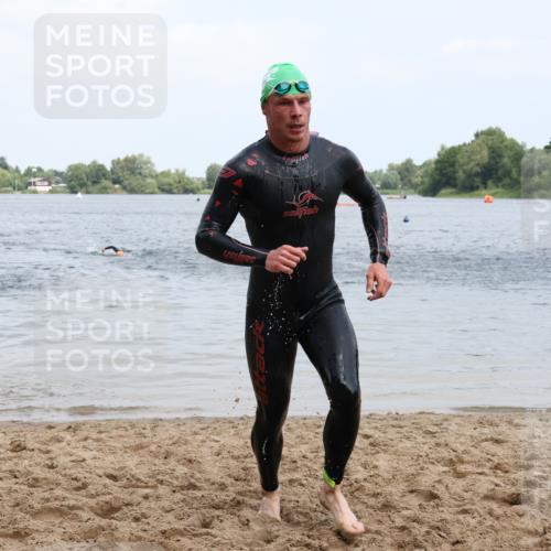 21.06.2025 - 27. Vierlanden-Triathlon Lena Gebhardt http://msf.ph/oto/8036821 15.06.2025 12:02:18 Schwimmen 995 meine-sportfotos.de