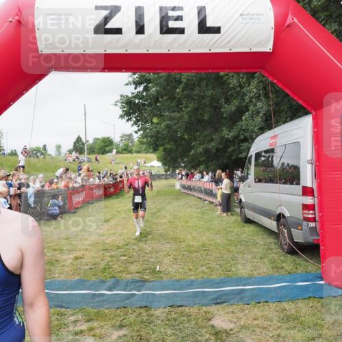 21.06.2025 - 27. Vierlanden-Triathlon MichiJ http://msf.ph/oto/8036823 15.06.2026 13:06:03 Ziel 692, 837, 1017 meine-sportfotos.de