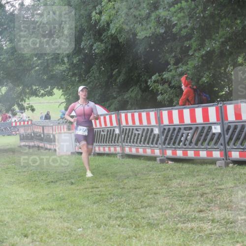 21.06.2025 - 27. Vierlanden-Triathlon KatJ http://msf.ph/oto/8036827 15.06.2025 14:15:48 Ziel 1173, 1210 meine-sportfotos.de
