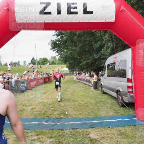 21.06.2025 - 27. Vierlanden-Triathlon MichiJ http://msf.ph/oto/8036828 15.06.2026 13:06:03 Ziel 692, 837, 1017 meine-sportfotos.de