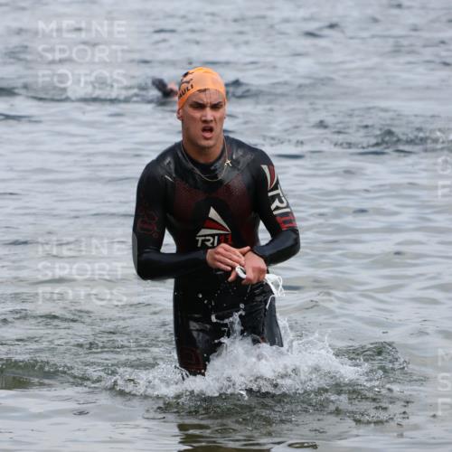 21.06.2025 - 27. Vierlanden-Triathlon Lena Gebhardt http://msf.ph/oto/8036829 15.06.2025 12:02:25 Schwimmen 995, 1000 meine-sportfotos.de