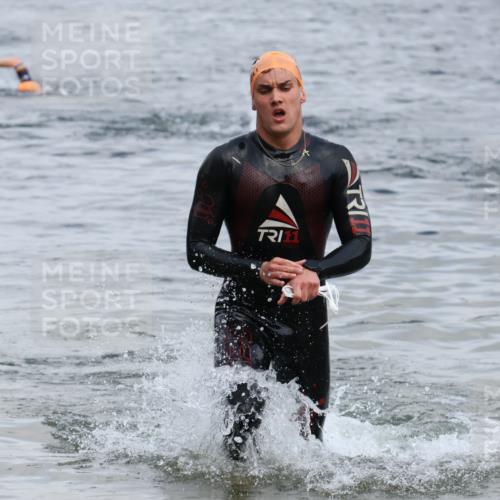 21.06.2025 - 27. Vierlanden-Triathlon Lena Gebhardt http://msf.ph/oto/8036837 15.06.2025 12:02:26 Schwimmen 995, 1000 meine-sportfotos.de