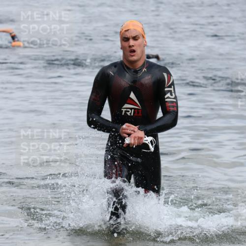 21.06.2025 - 27. Vierlanden-Triathlon Lena Gebhardt http://msf.ph/oto/8036839 15.06.2025 12:02:26 Schwimmen 995, 1000 meine-sportfotos.de