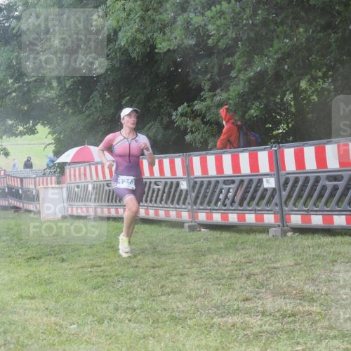 21.06.2025 - 27. Vierlanden-Triathlon KatJ http://msf.ph/oto/8036840 15.06.2025 14:15:49 Ziel 1173, 1210 meine-sportfotos.de