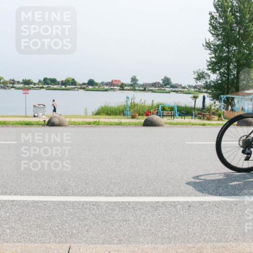 21.06.2025 - 27. Vierlanden-Triathlon H.Heesch http://msf.ph/oto/8036853 15.06.2025 11:46:59 Radfahren 801 meine-sportfotos.de