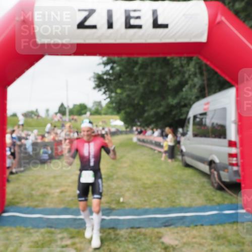 21.06.2025 - 27. Vierlanden-Triathlon MichiJ http://msf.ph/oto/8036855 15.06.2026 13:06:04 Ziel 692, 837, 1017 meine-sportfotos.de