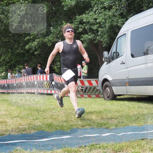 15.06.2025 - 27. Vierlanden-Triathlon KatJ http://msf.ph/oto/8036856 15.06.2025 11:26:26 Schwimmen  meine-sportfotos.de